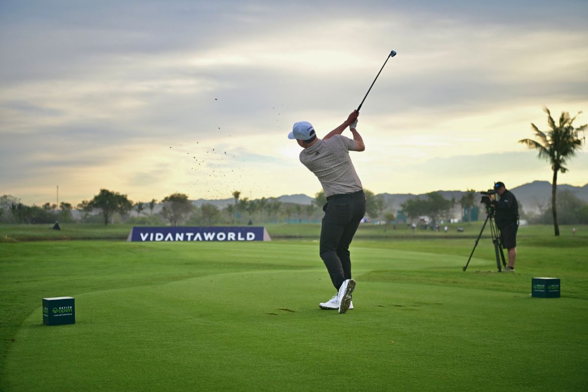 Uderzenie golfisty na polu VidantaWorld